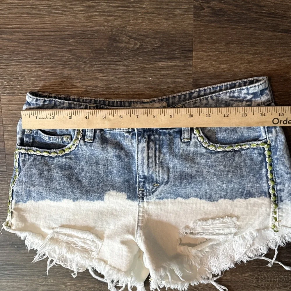 Free People Low Tide Dip Dye Bleached‎ Embroidered Jean Shorts Size 26 READ
